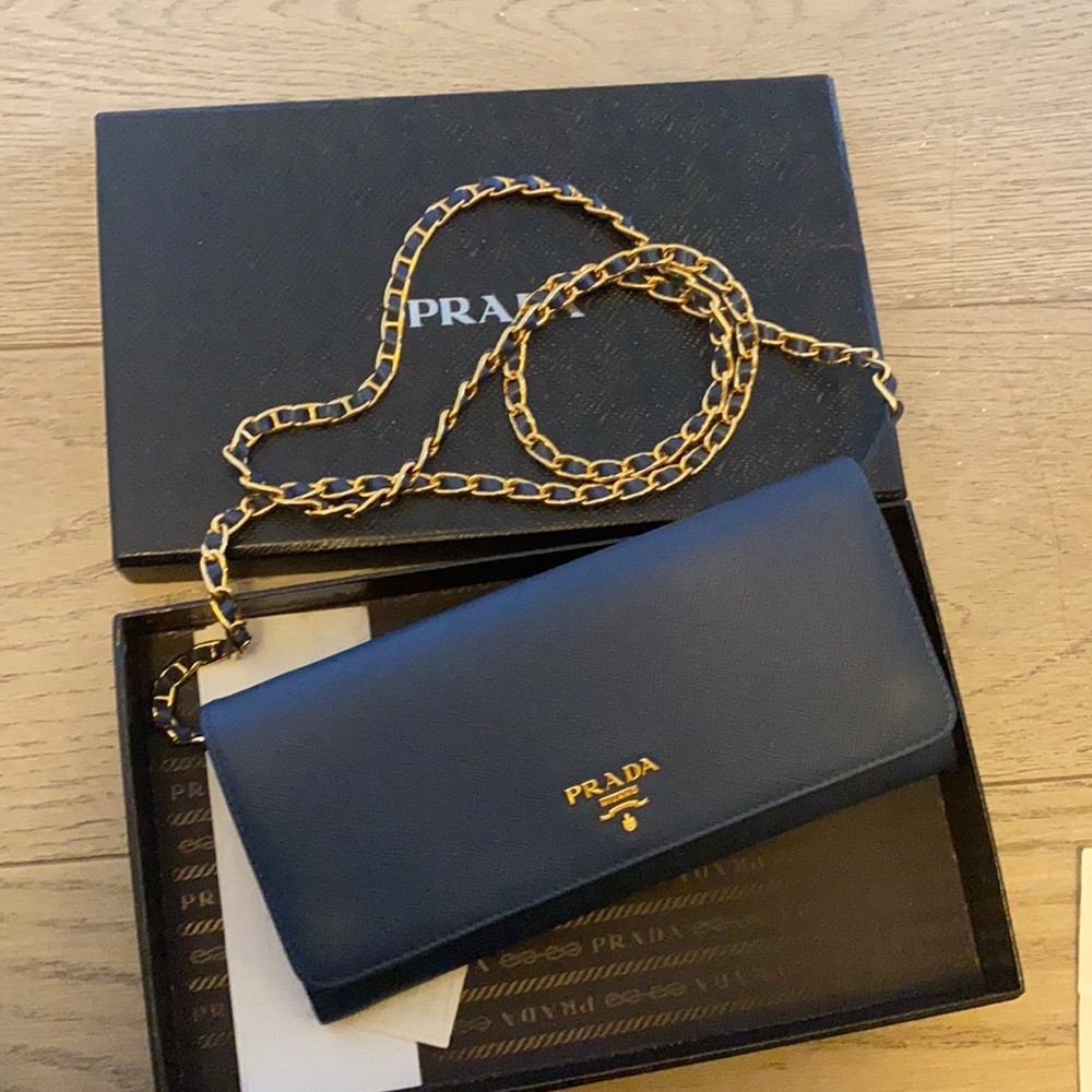 Prada wallet on chain